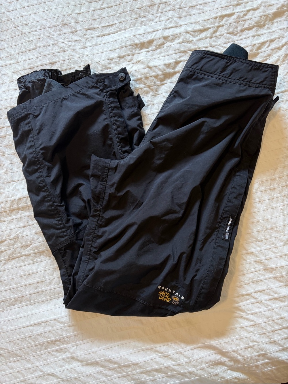 MOUNTAIN HARDWARE - size 10 Conduit Waterproof Pants in black,